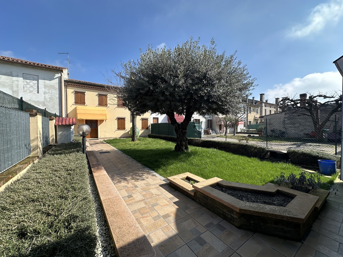 Casa indipendente con giardino a Legnago