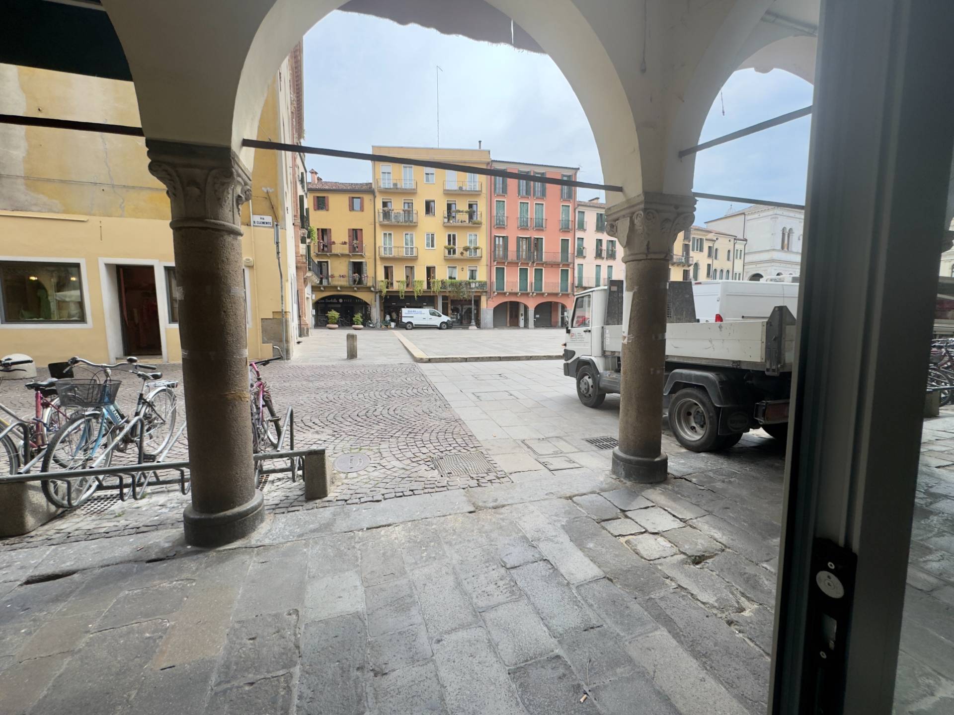 Negozio in affitto a Padova, PIAZZE