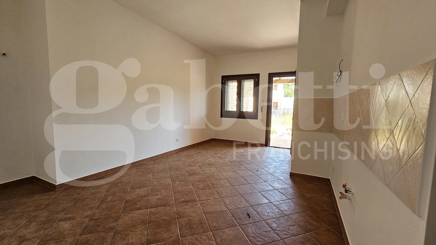 Bilocale con giardino a Campofelice di Roccella