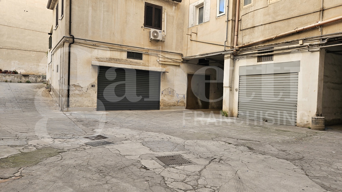 Magazzino in vendita a Palermo