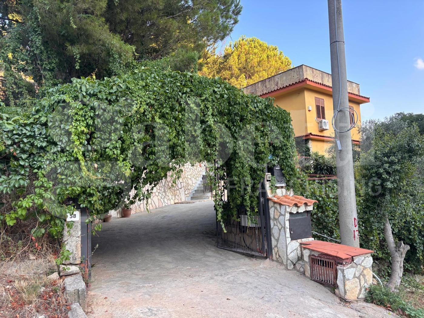 Villa con giardino a Belmonte Mezzagno