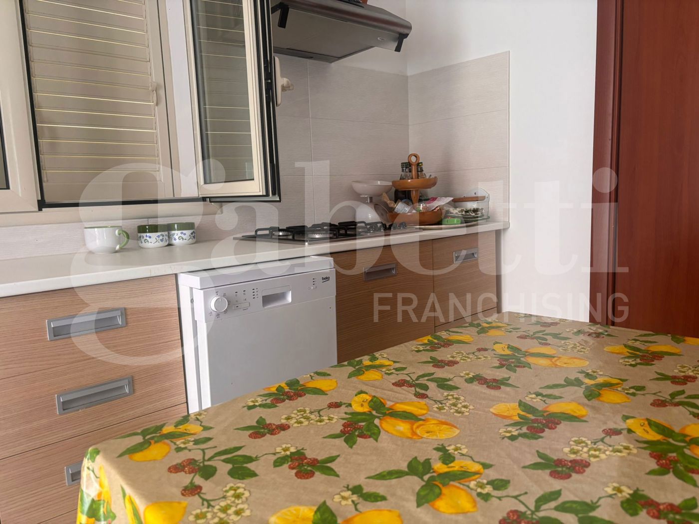 Villa arredata in affitto a Altavilla Milicia