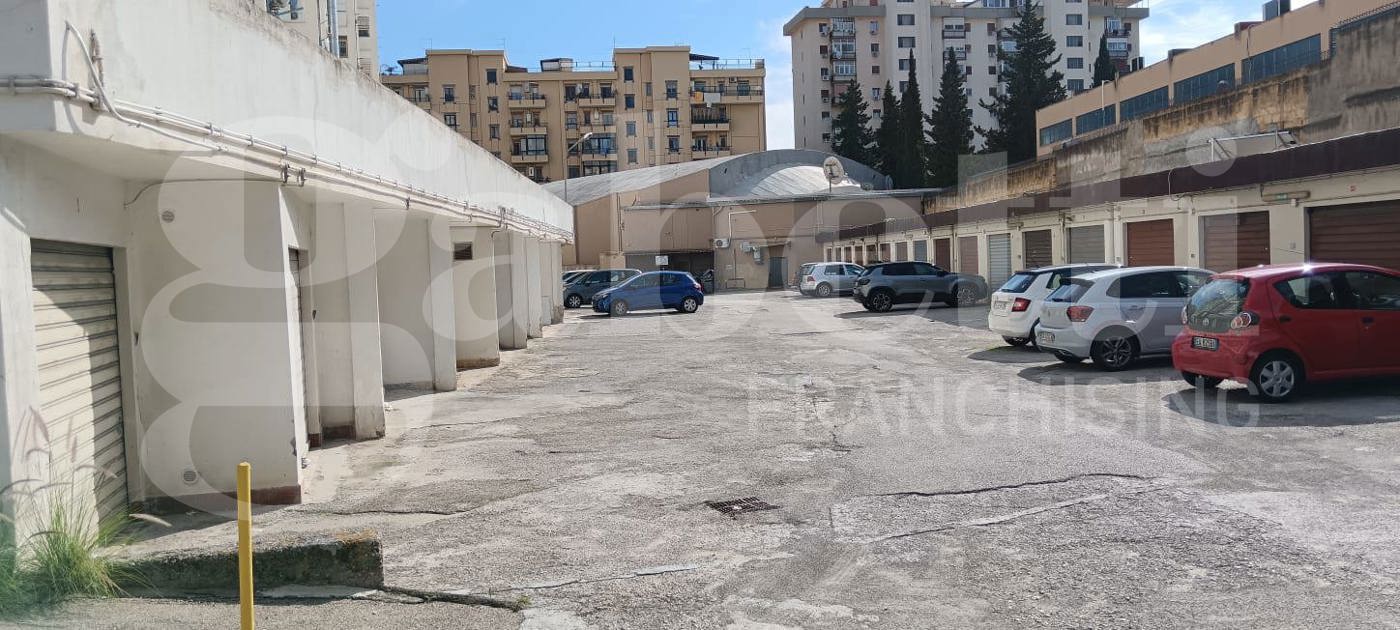 Box/Garage 30mq in vendita a Palermo