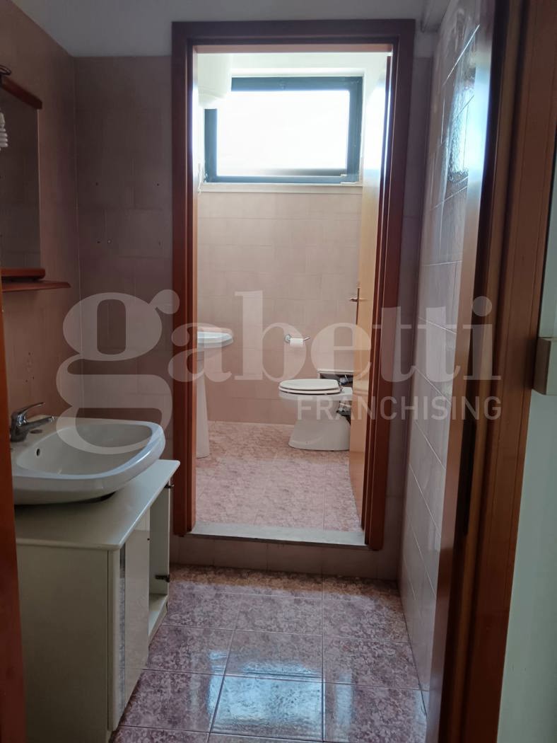 Ufficio con box a Palermo