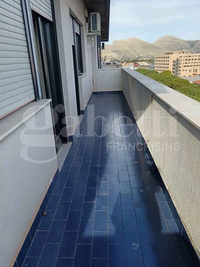 Ufficio con box a Palermo