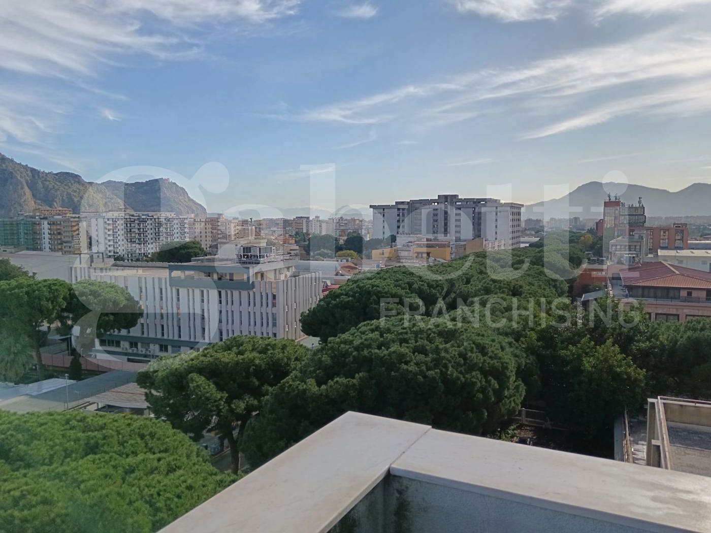 Ufficio con box a Palermo