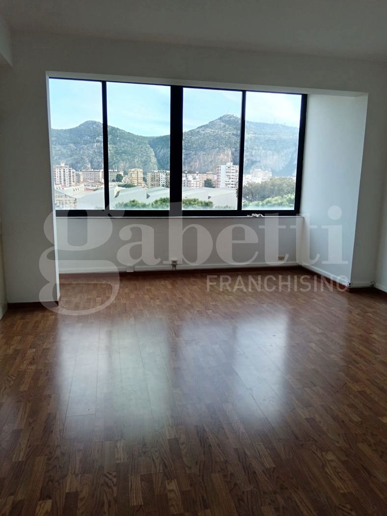Ufficio con box a Palermo