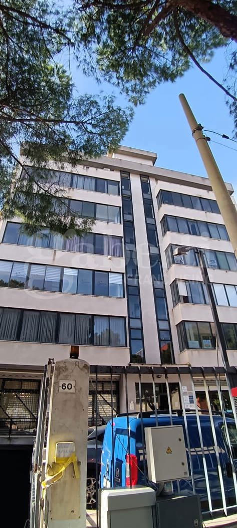 Ufficio con box a Palermo