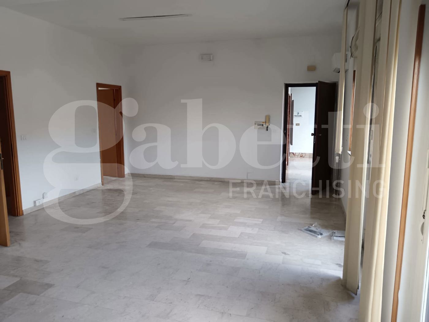 Ufficio con box a Palermo