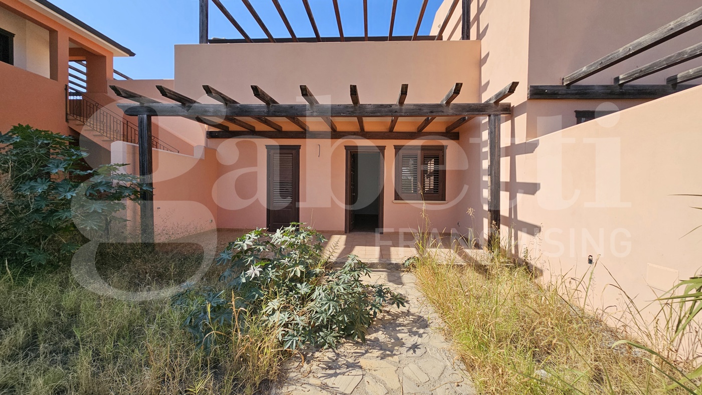 Bilocale con giardino a Campofelice di Roccella