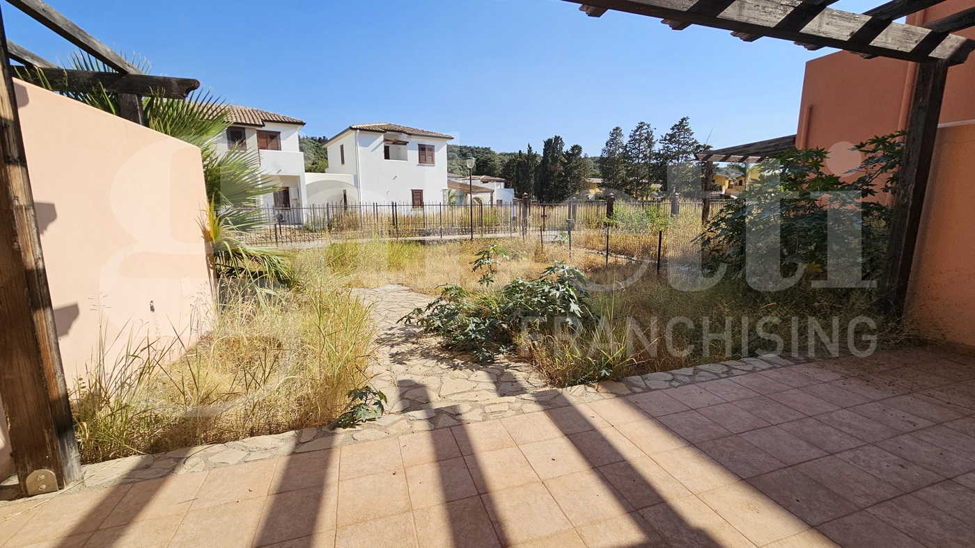 Bilocale con giardino a Campofelice di Roccella