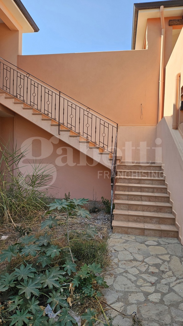 Trilocale nuovo a Campofelice di Roccella