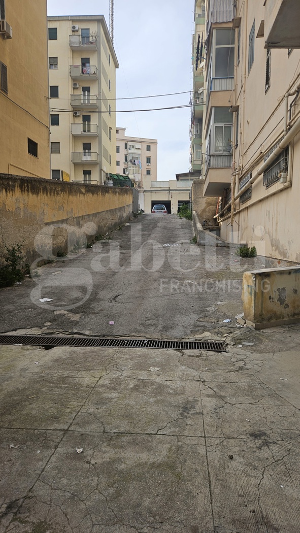 Magazzino in vendita a Palermo