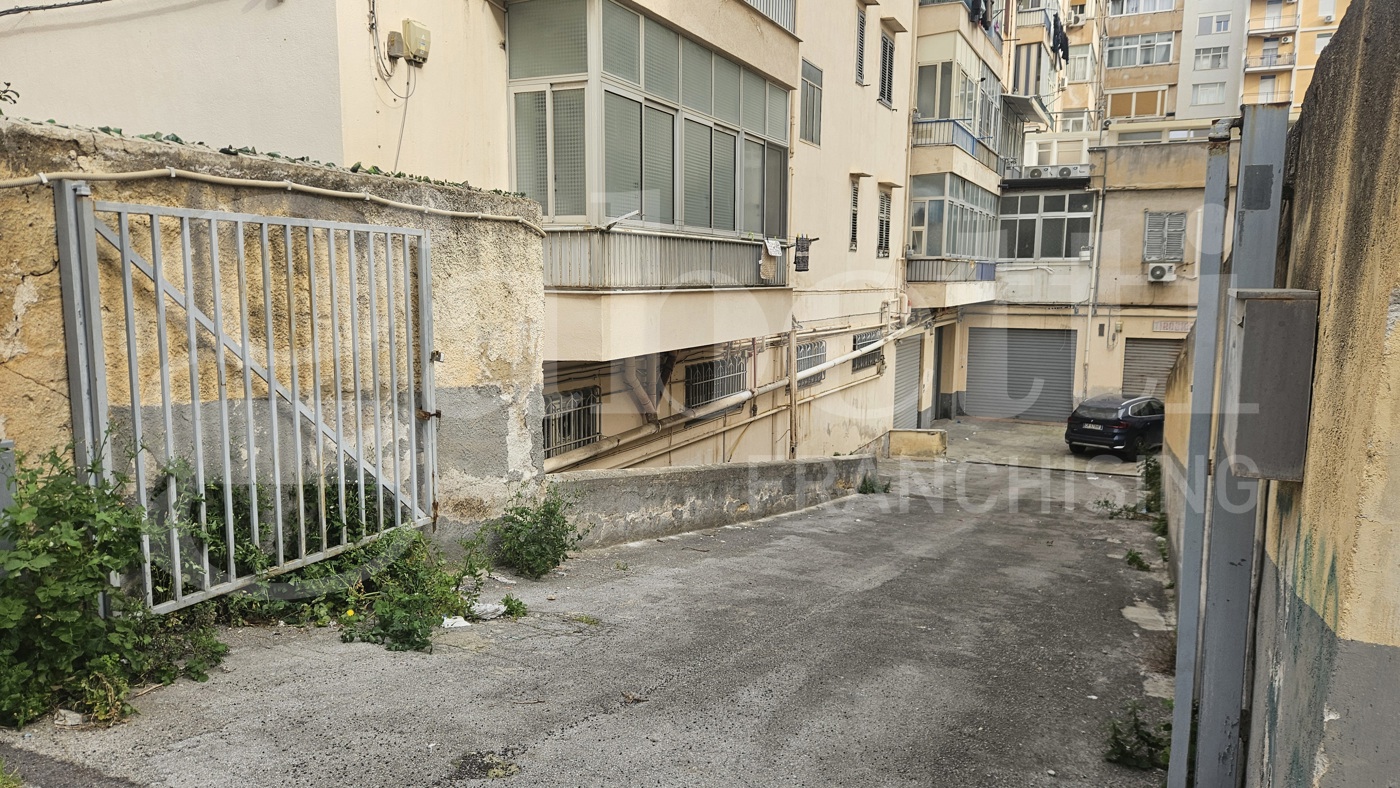 Magazzino in vendita a Palermo