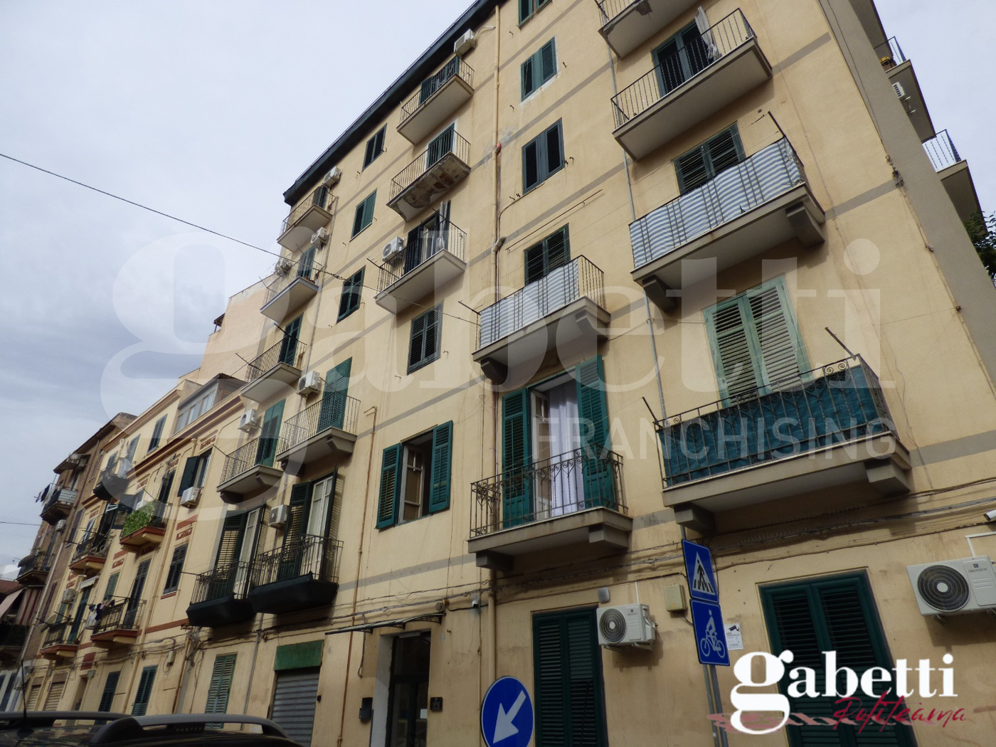 Trilocale da ristrutturare a Palermo
