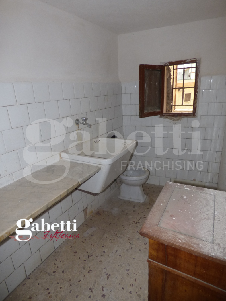 Trilocale da ristrutturare a Palermo