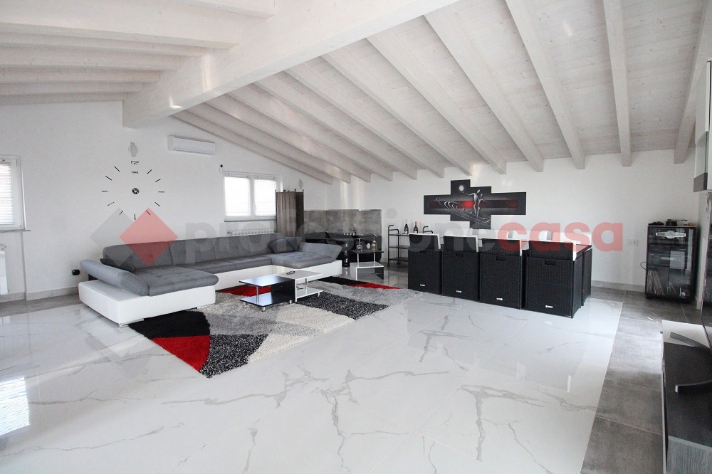 Villa con giardino a Brembate