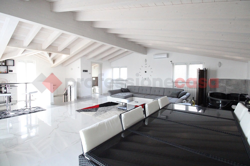 Villa con giardino a Brembate