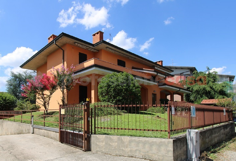 Box/Garage 16mq in vendita a Vaprio d'Adda