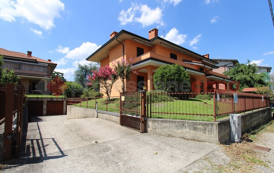 Box/Garage 16mq in vendita a Vaprio d'Adda
