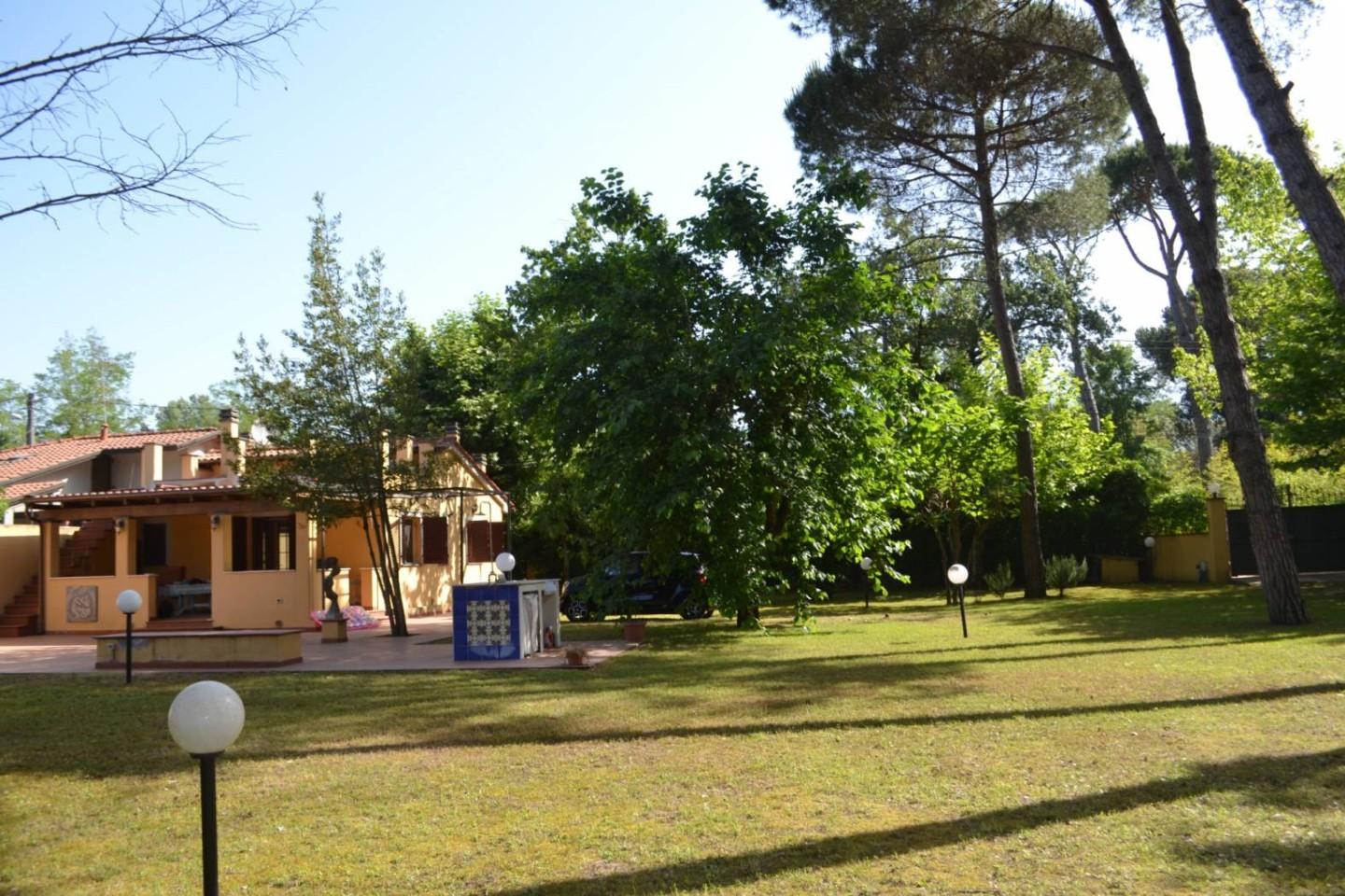 Villa Bifamiliare con giardino, Massa poveromo