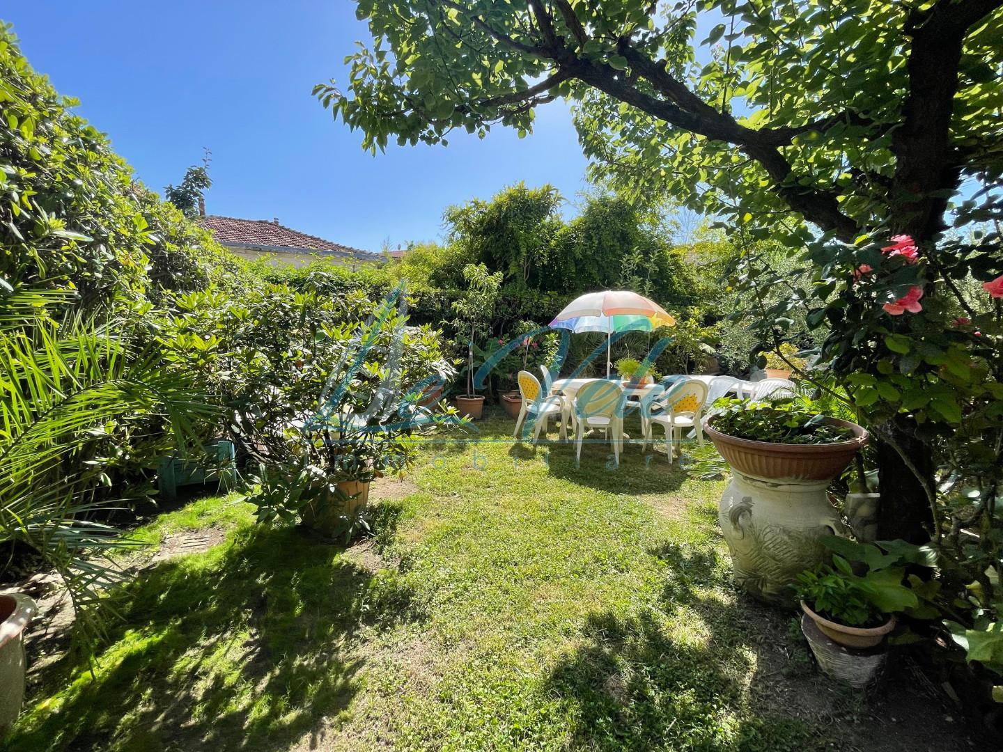 Villa con giardino, Massa marina di