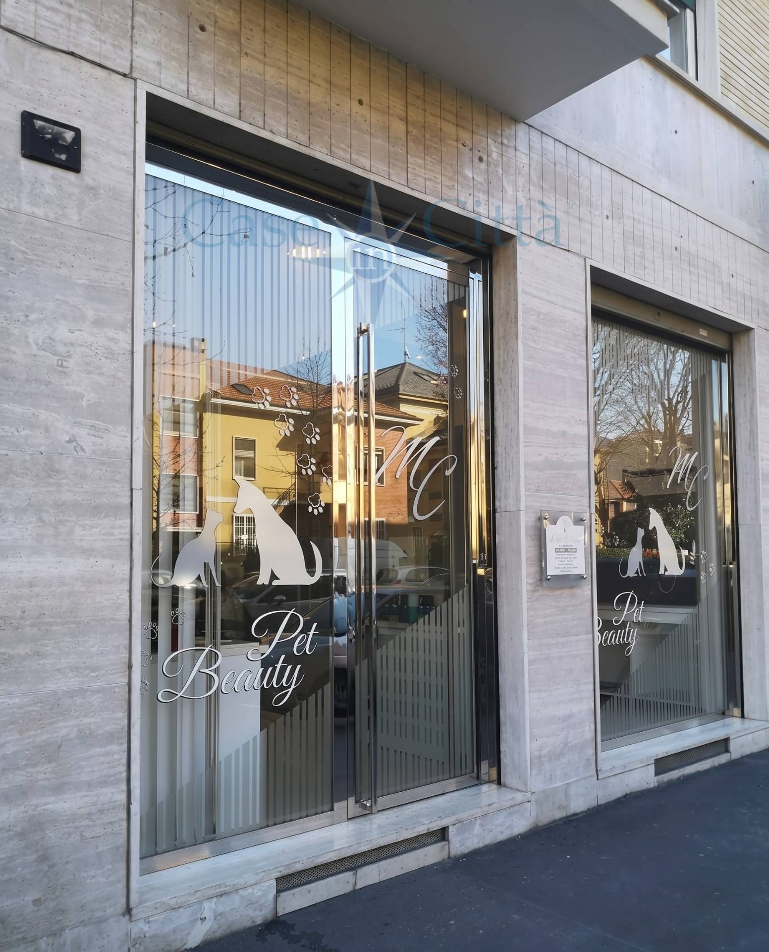 Locale commerciale in vendita a Milano, De Angeli