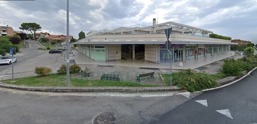 Commerciale in vendita a San Clemente, Sant'Andrea in Casale