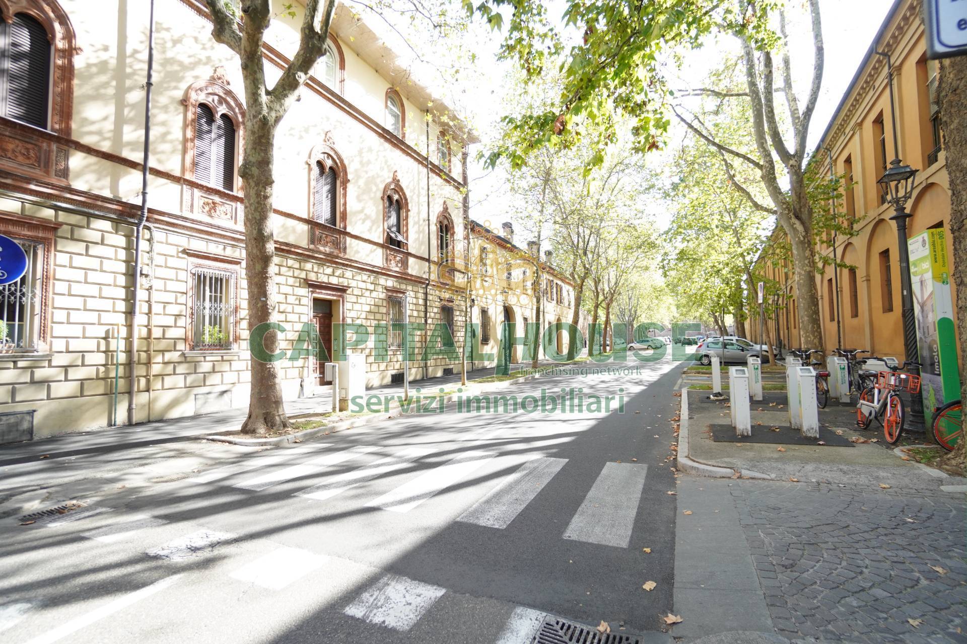 Ufficio in vendita a Imola, Centro