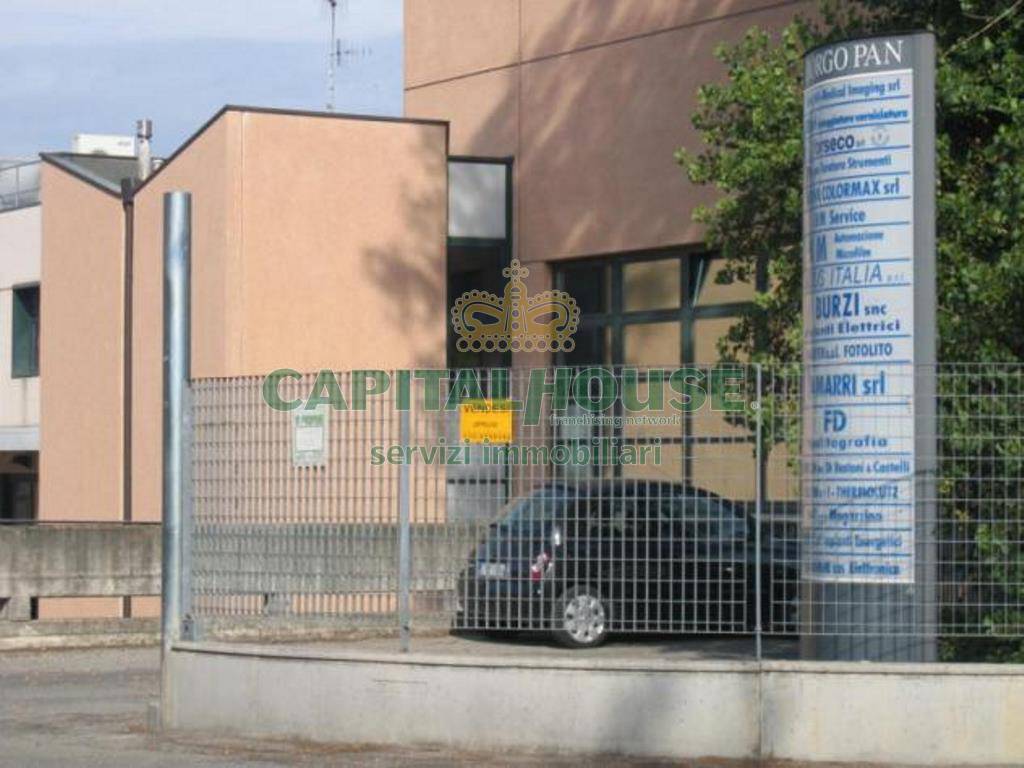 Commerciale in vendita a Bologna