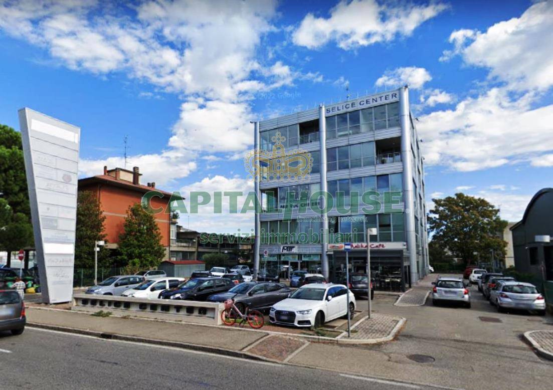 Ufficio in vendita a Imola, Zona industriale
