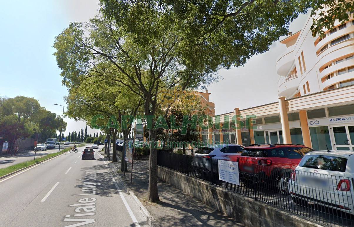 Commerciale in vendita a Rimini, Lagomaggio