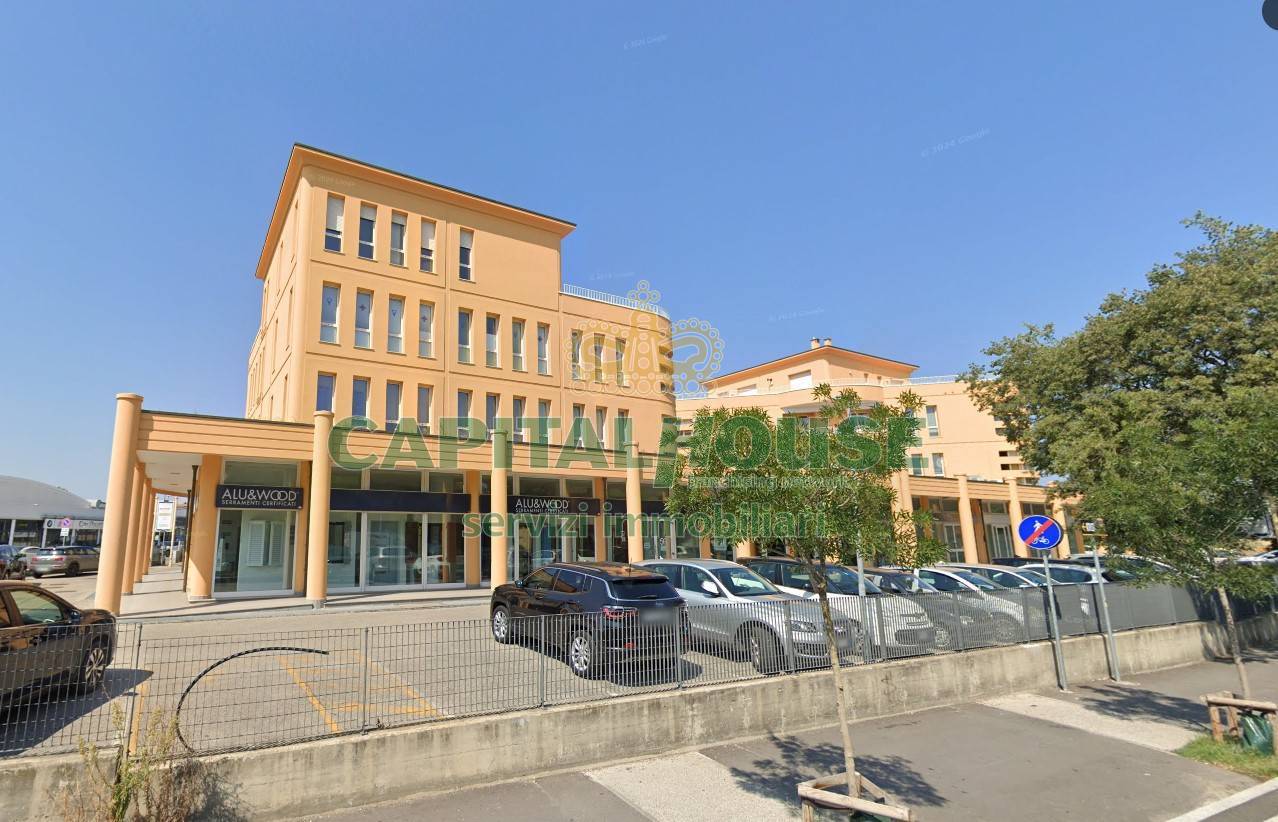 Commerciale in vendita a Rimini, Lagomaggio