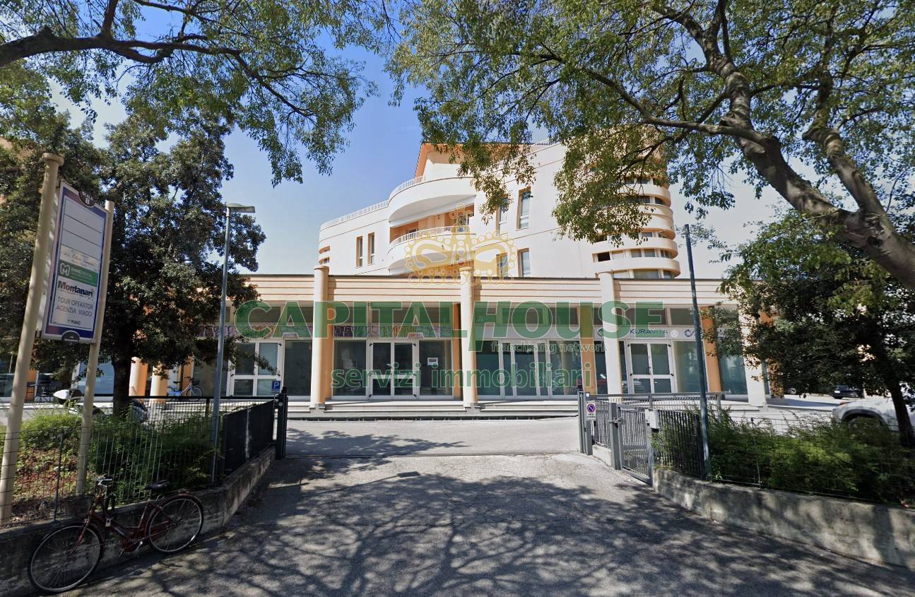 Commerciale in vendita a Rimini, Lagomaggio