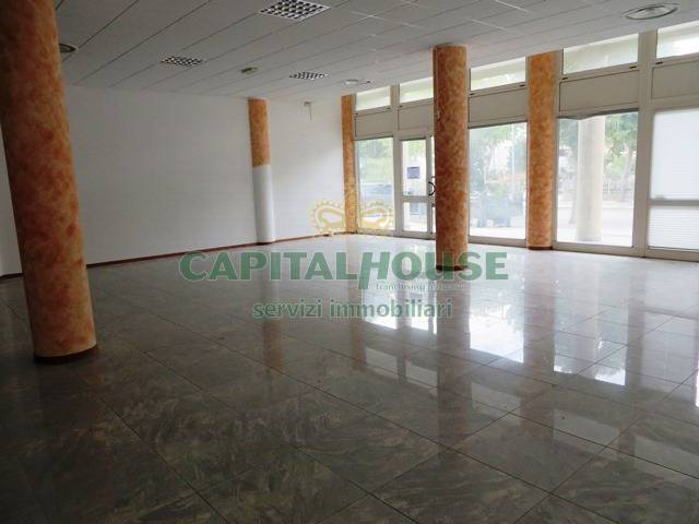 Commerciale in vendita a Rimini, Lagomaggio