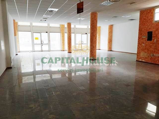 Commerciale in vendita a Rimini, Lagomaggio