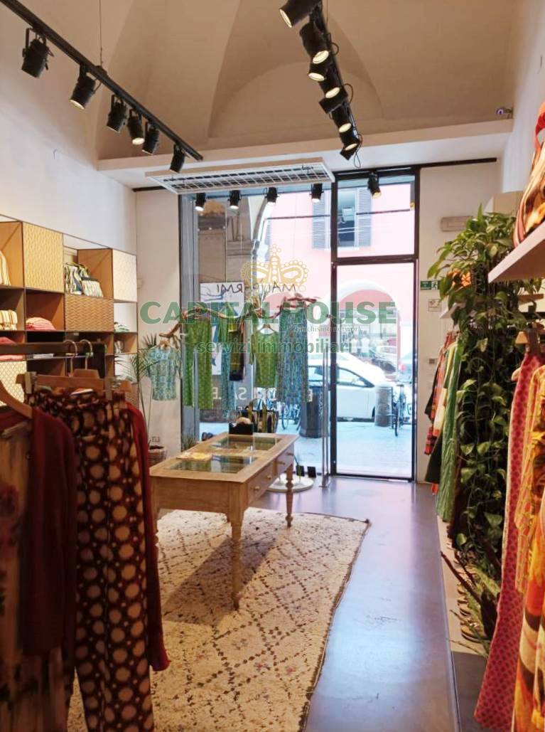 Commerciale in affitto a Bologna, Centro storico