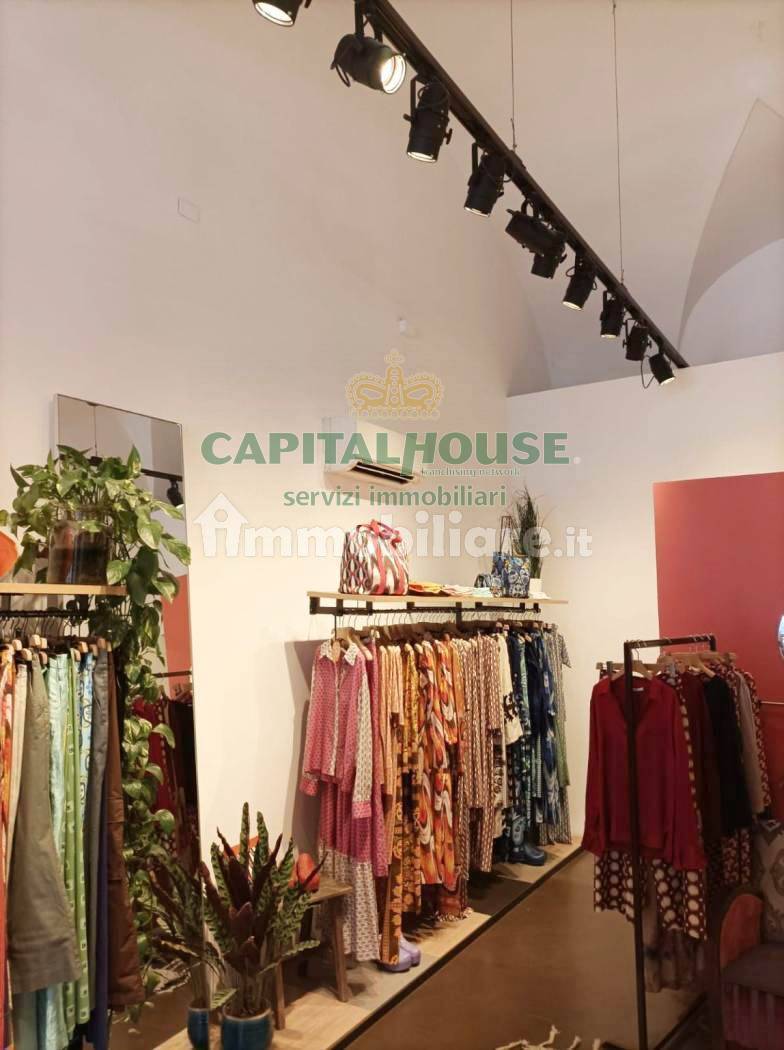 Commerciale in affitto a Bologna, Centro storico