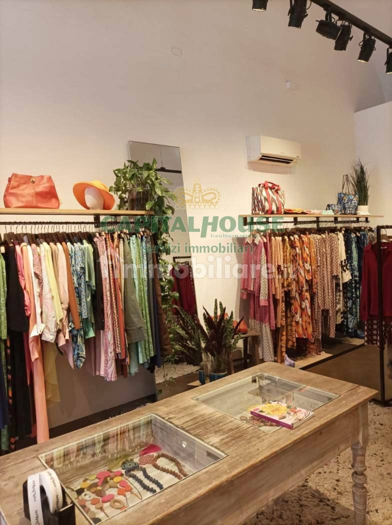 Commerciale in affitto a Bologna, Centro storico