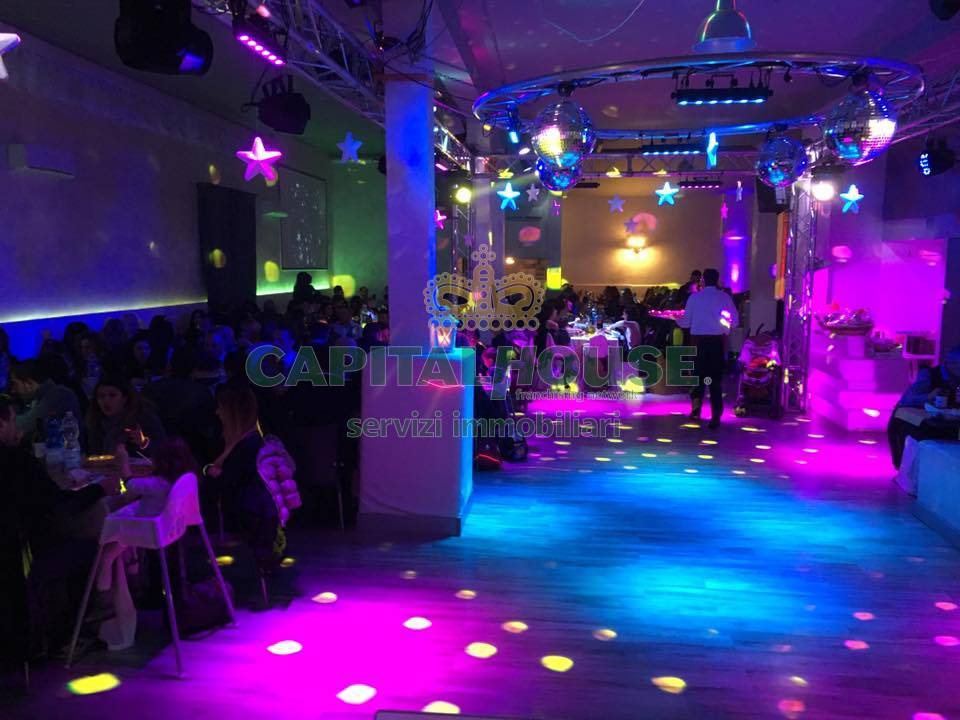 Commerciale in vendita a Bologna, Centro storico