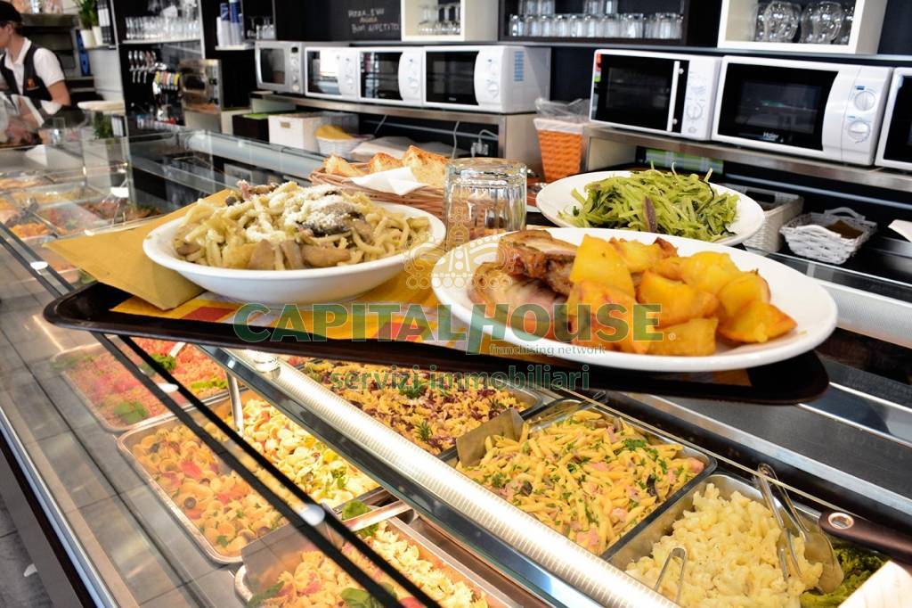 Commerciale in vendita a Bologna, Centro storico