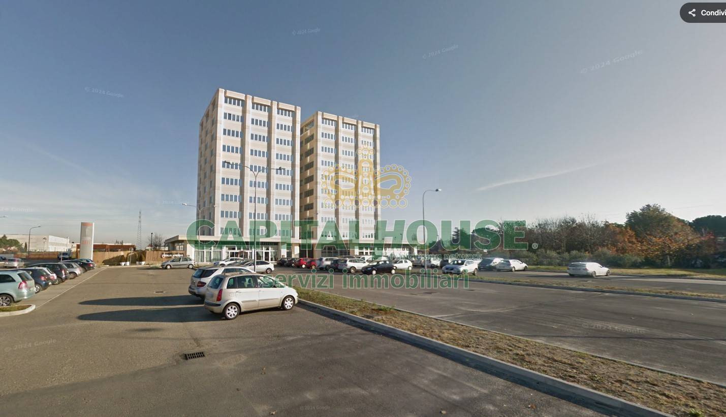 Commerciale in vendita a Imola