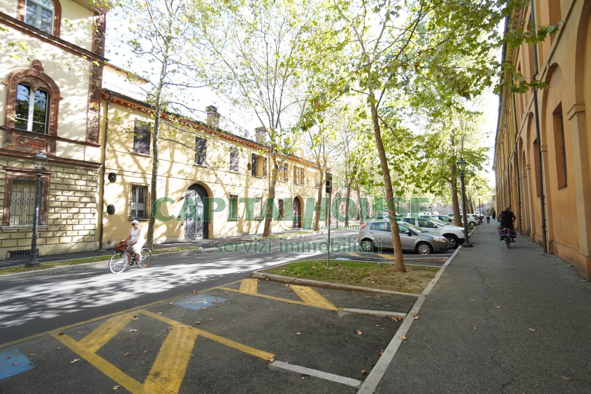 Ufficio in vendita a Imola, Centro