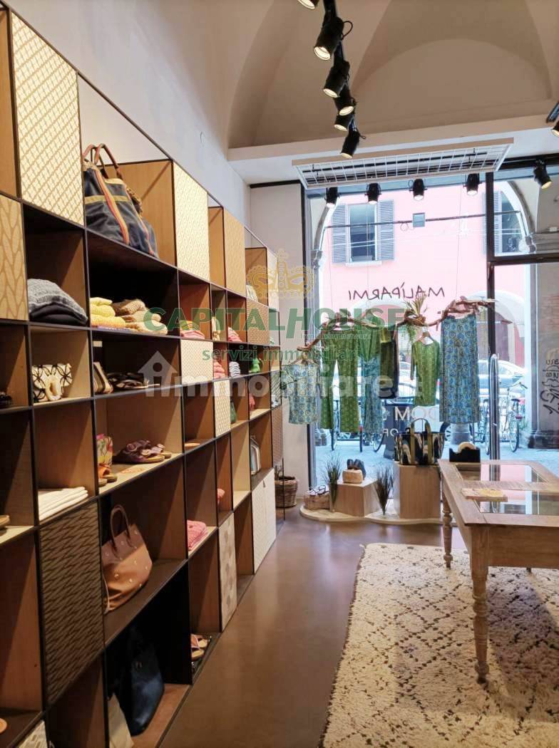 Commerciale in affitto a Bologna, Centro storico