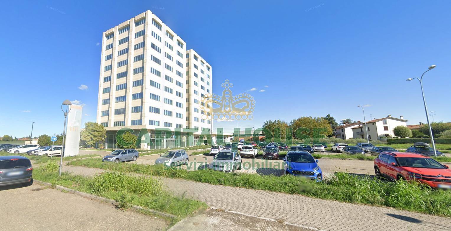 Commerciale in vendita a Imola