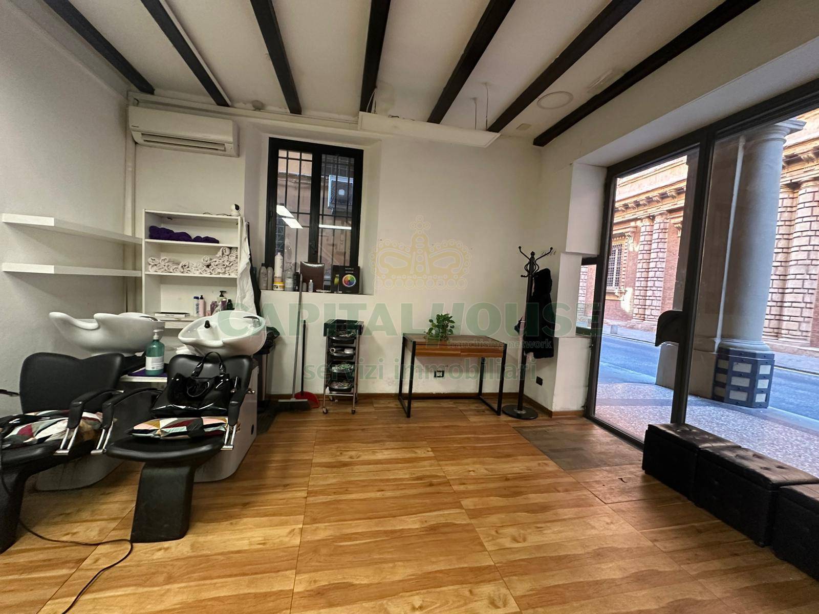 Commerciale in affitto a Bologna, Centro storico