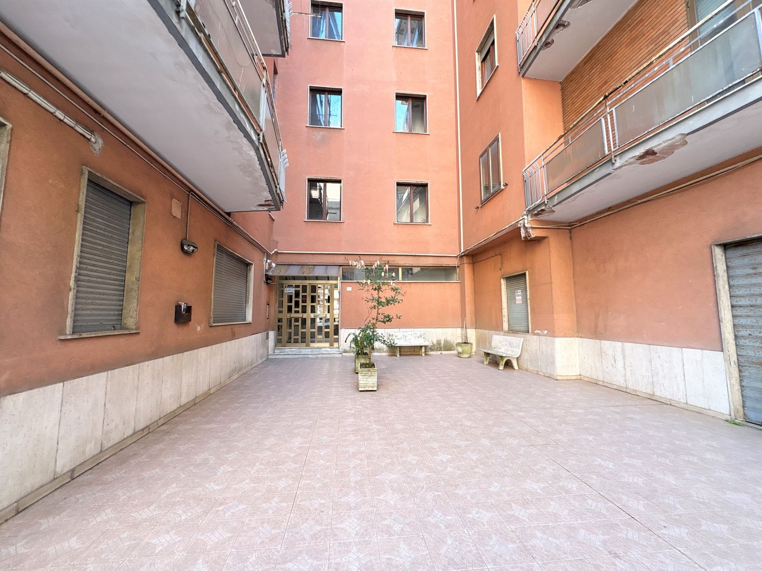 Locale commerciale in vendita in via appia 42, Atripalda