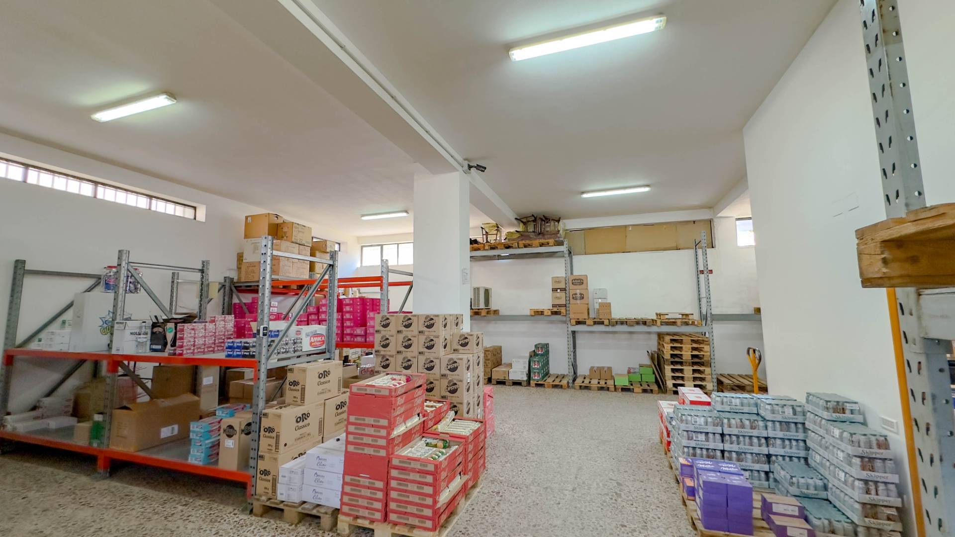 Negozio in vendita a Nuoro, Periferia