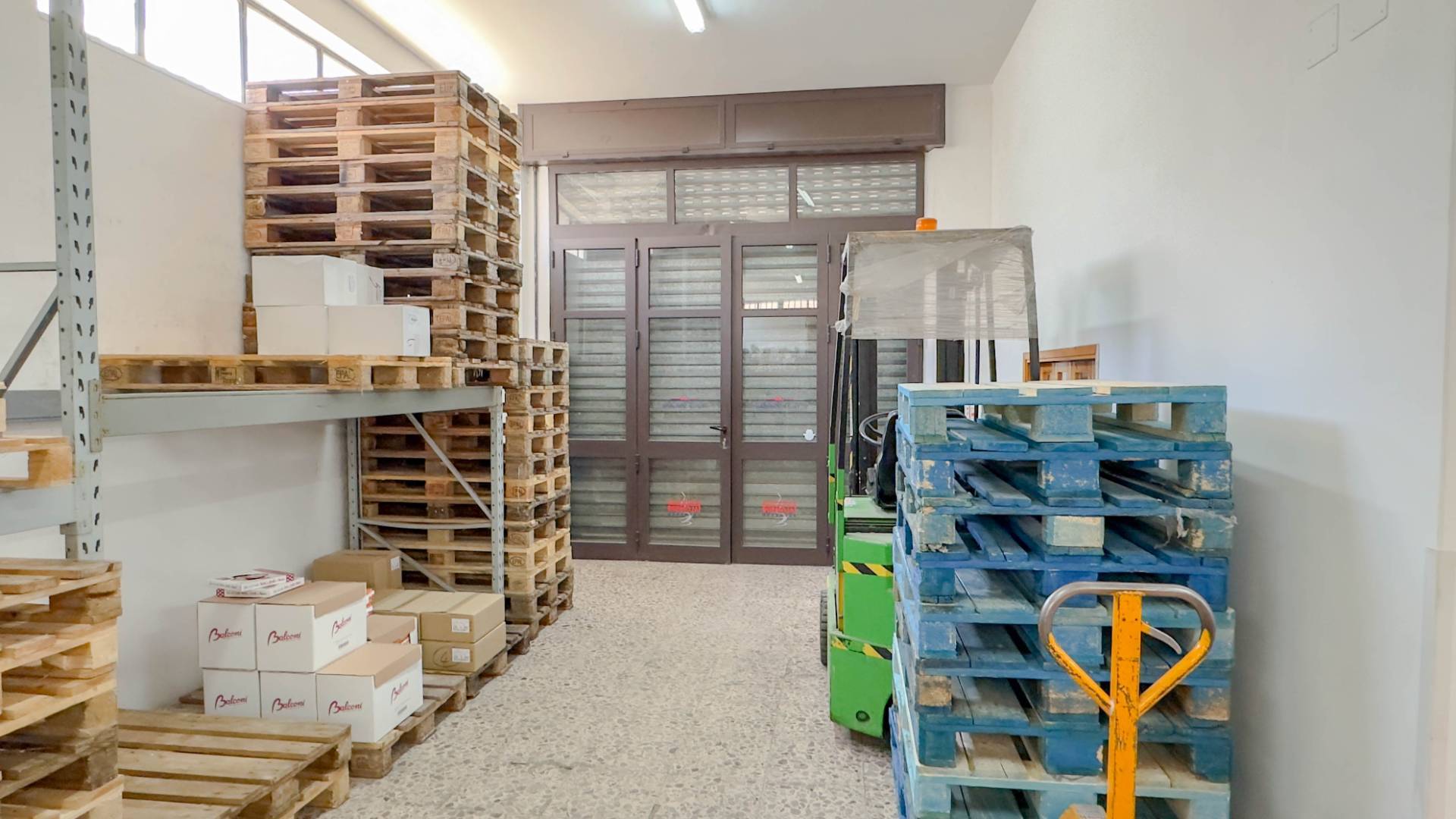 Negozio in vendita a Nuoro, Periferia