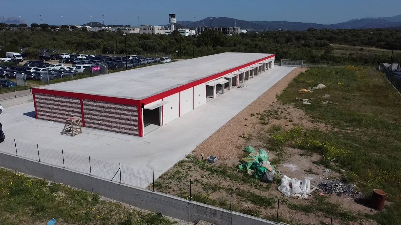 Box o garage in vendita a Olbia